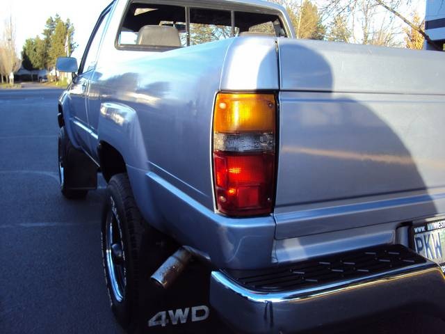 1988 Toyota Pickup   - Photo 17 - Portland, OR 97217