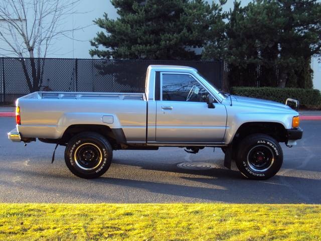 1988 Toyota Pickup   - Photo 6 - Portland, OR 97217