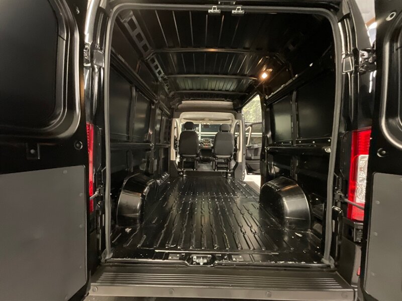 2021 RAM ProMaster 1500 Cargo Van HIGHROOF / 136 " WB / 8,000 MILES  / 1-OWNER / Backup Camera / Highroof & 136 " WB - Photo 10 - Gladstone, OR 97027