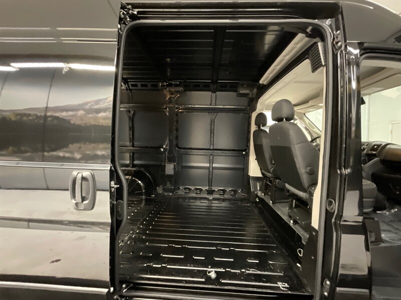 2021 RAM ProMaster 1500 Cargo Van HIGHROOF / 136 " WB / 8,000 MILES  / 1-OWNER / Backup Camera / Highroof & 136 " WB - Photo 14 - Gladstone, OR 97027