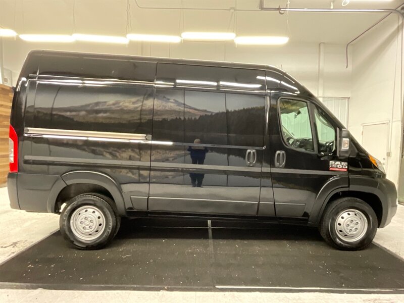 2021 RAM ProMaster 1500 Cargo Van HIGHROOF / 136 " WB / 8,000 MILES  / 1-OWNER / Backup Camera / Highroof & 136 " WB - Photo 4 - Gladstone, OR 97027