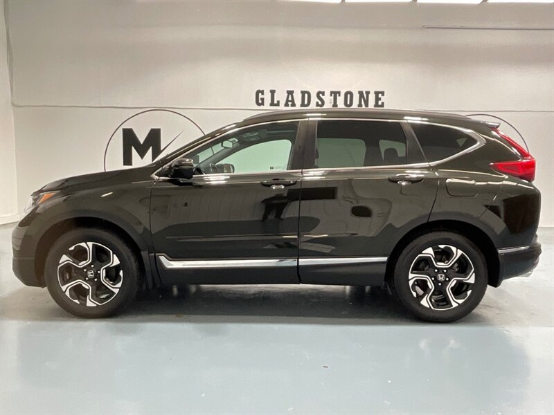 2017 Honda CR-V Touring Sport Utility AWD / Leather / Navigation  / Camera / Blind Spot alert / Local AUV - Photo 3 - Gladstone, OR 97027