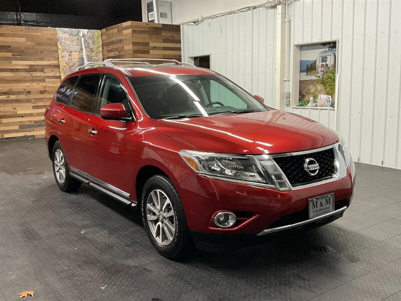 2013 Nissan Pathfinder SL Sport Utility 4X4 / 3RD ROW SEAT / DVD Player  1-OWNER / Leather & Heated Seats / Excel Cond - Photo 2 - Gladstone, OR 97027