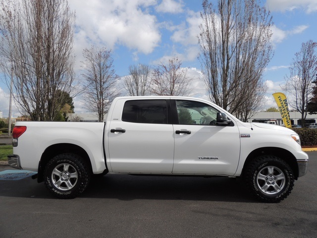 2007 Toyota Tundra SR5 / CrewMax / 4X4 / 5.7L / LIFTED/ 1-Owner   - Photo 4 - Portland, OR 97217