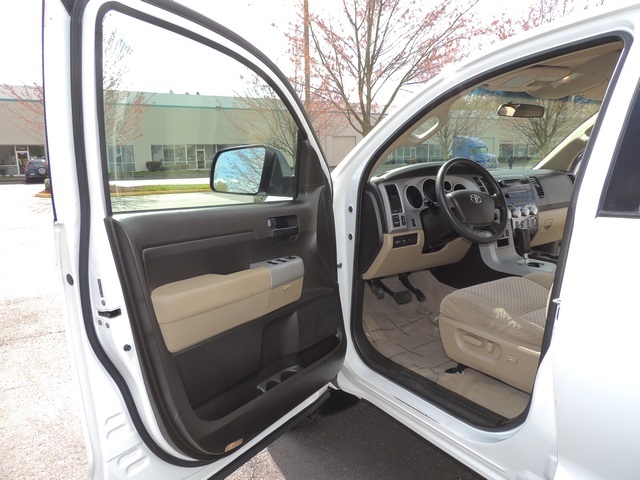 2007 Toyota Tundra SR5 / CrewMax / 4X4 / 5.7L / LIFTED/ 1-Owner   - Photo 13 - Portland, OR 97217