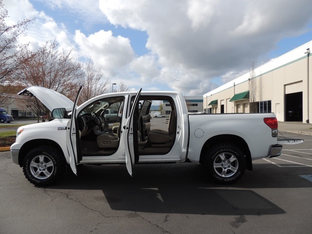 2007 Toyota Tundra SR5 / CrewMax / 4X4 / 5.7L / LIFTED/ 1-Owner   - Photo 26 - Portland, OR 97217