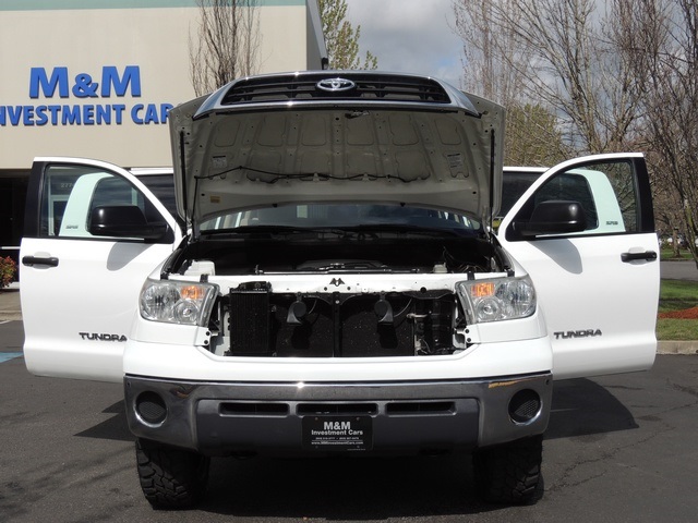 2007 Toyota Tundra SR5 / CrewMax / 4X4 / 5.7L / LIFTED/ 1-Owner   - Photo 33 - Portland, OR 97217