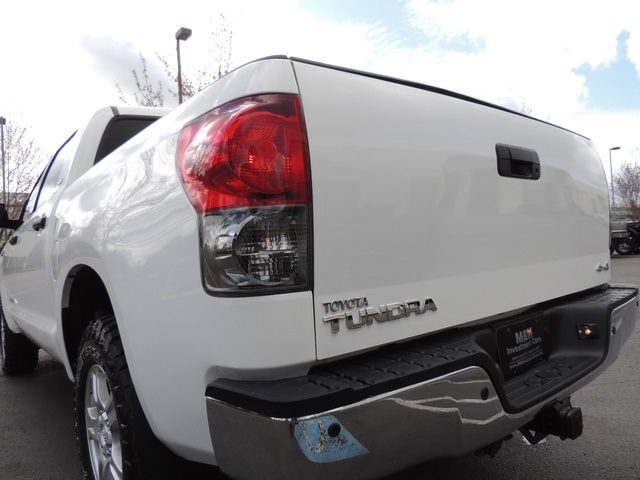 2007 Toyota Tundra SR5 / CrewMax / 4X4 / 5.7L / LIFTED/ 1-Owner   - Photo 12 - Portland, OR 97217