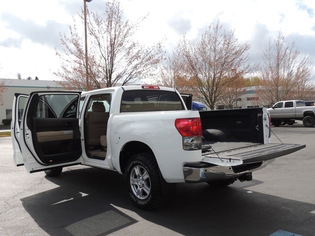 2007 Toyota Tundra SR5 / CrewMax / 4X4 / 5.7L / LIFTED/ 1-Owner   - Photo 27 - Portland, OR 97217