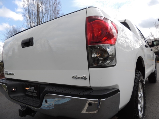 2007 Toyota Tundra SR5 / CrewMax / 4X4 / 5.7L / LIFTED/ 1-Owner   - Photo 11 - Portland, OR 97217