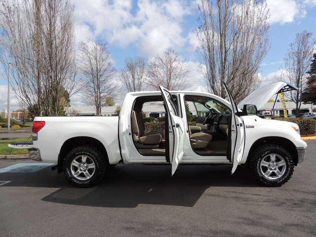 2007 Toyota Tundra SR5 / CrewMax / 4X4 / 5.7L / LIFTED/ 1-Owner   - Photo 31 - Portland, OR 97217