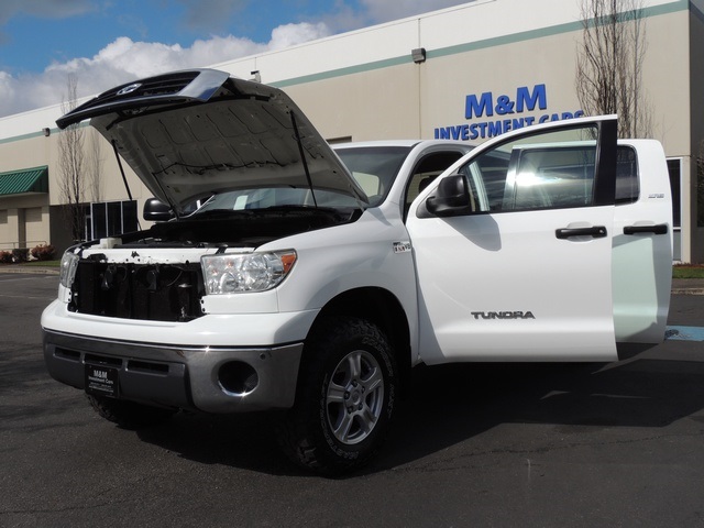 2007 Toyota Tundra SR5 / CrewMax / 4X4 / 5.7L / LIFTED/ 1-Owner   - Photo 25 - Portland, OR 97217