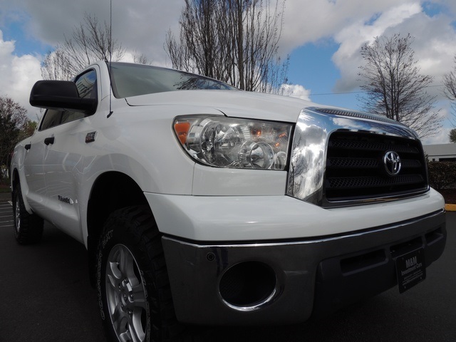 2007 Toyota Tundra SR5 / CrewMax / 4X4 / 5.7L / LIFTED/ 1-Owner   - Photo 10 - Portland, OR 97217