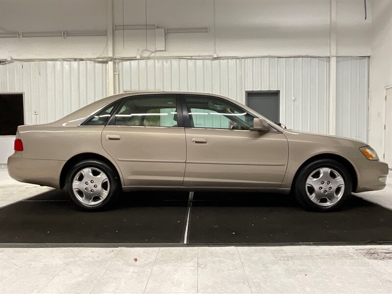 2004 Toyota Avalon XLS Sedan / 3.0L V6 / FRESH TIMING BELT  SERVICE  / Leather Seats / Sunroof / LOCAL OREGON CAR / 161,000 MILES - Photo 4 - Gladstone, OR 97027