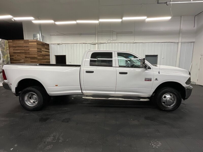 2012 RAM 3500 Crew Cab 4X4 / 6.7L DIESEL / DUALLY / 61,000 MILES  SUPER CLEAN DUALLY / 6.7L CUMMINS DIESEL / ONLY 61,000 MILES - Photo 4 - Gladstone, OR 97027