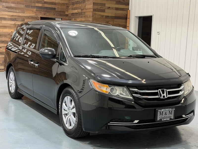 2016 Honda Odyssey EX-L 8-Passenger w/ Camera / DVD / NEW TIRES / Leather w. Heated Seats / LOW MILES - Photo 2 - Gladstone, OR 97027