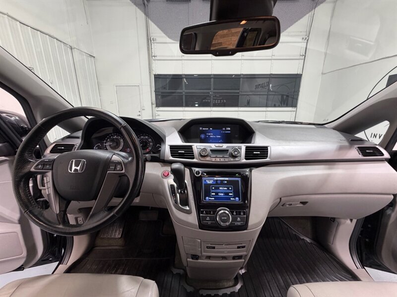 2016 Honda Odyssey EX-L 8-Passenger w/ Camera / DVD / NEW TIRES / Leather w. Heated Seats / LOW MILES - Photo 37 - Gladstone, OR 97027