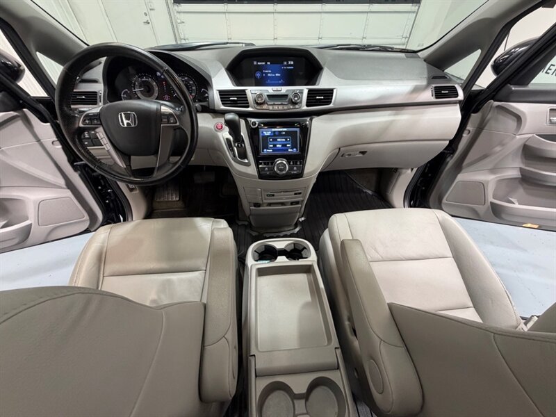 2016 Honda Odyssey EX-L 8-Passenger w/ Camera / DVD / NEW TIRES / Leather w. Heated Seats / LOW MILES - Photo 22 - Gladstone, OR 97027