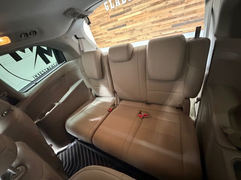 2016 Honda Odyssey EX-L 8-Passenger w/ Camera / DVD / NEW TIRES / Leather w. Heated Seats / LOW MILES - Photo 11 - Gladstone, OR 97027