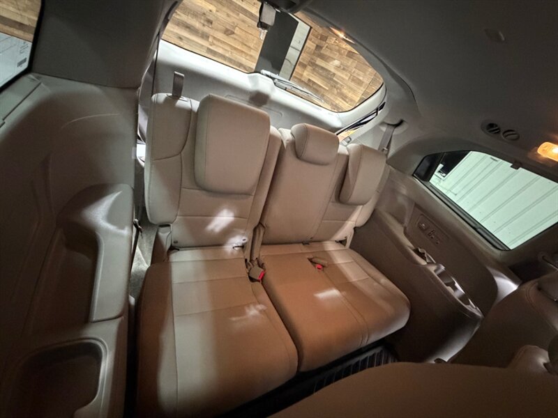 2016 Honda Odyssey EX-L 8-Passenger w/ Camera / DVD / NEW TIRES / Leather w. Heated Seats / LOW MILES - Photo 13 - Gladstone, OR 97027
