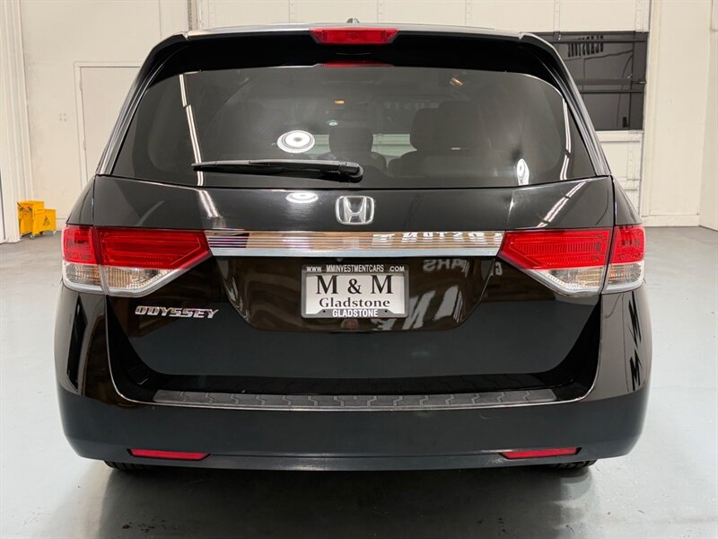 2016 Honda Odyssey EX-L 8-Passenger w/ Camera / DVD / NEW TIRES / Leather w. Heated Seats / LOW MILES - Photo 6 - Gladstone, OR 97027