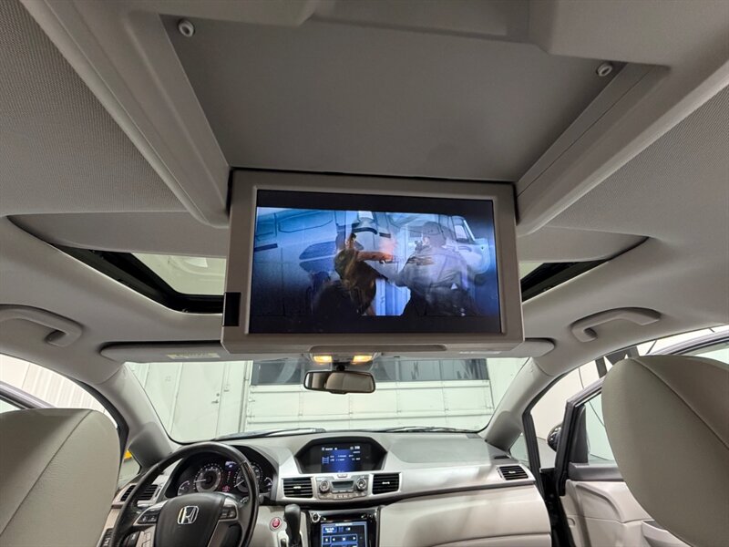 2016 Honda Odyssey EX-L 8-Passenger w/ Camera / DVD / NEW TIRES / Leather w. Heated Seats / LOW MILES - Photo 20 - Gladstone, OR 97027