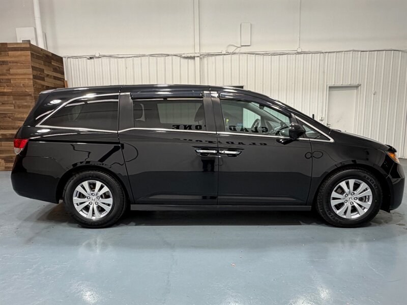 2016 Honda Odyssey EX-L 8-Passenger w/ Camera / DVD / NEW TIRES / Leather w. Heated Seats / LOW MILES - Photo 4 - Gladstone, OR 97027