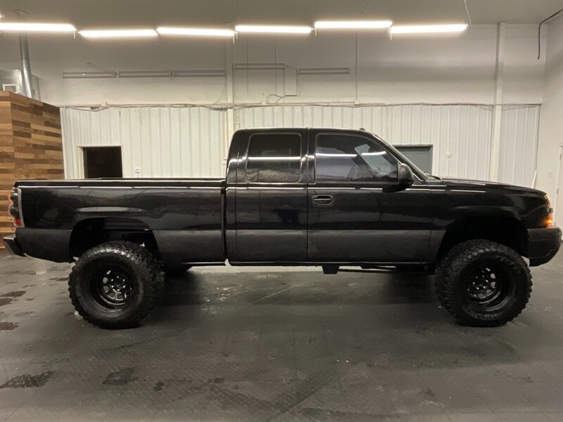 2004 Chevrolet Silverado 1500 LS 4dr 4X4 / 5.3L 8Cyl / LIFTED w/ 35 " MUD TIRES   - Photo 4 - Gladstone, OR 97027