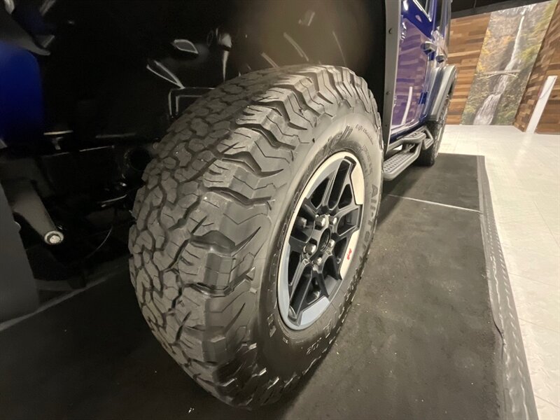 2019 Jeep Wrangler Unlimited Rubicon 4X4 / 3.6L V6 / LOADED LOADED  / Leather Heated Seats / Navigation & Camera / Alpine Sound /Adaptive Cruise / LOCAL OREGON SUV - Photo 24 - Gladstone, OR 97027