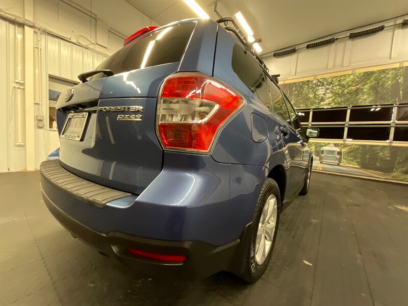 2015 Subaru Forester 2.5i Premium Sport Utility / 1-OWNER /Pano Sunroof  LOCAL OREGON SUV / AWD / Backup Camera / ONLY 70,000 MILES - Photo 10 - Gladstone, OR 97027