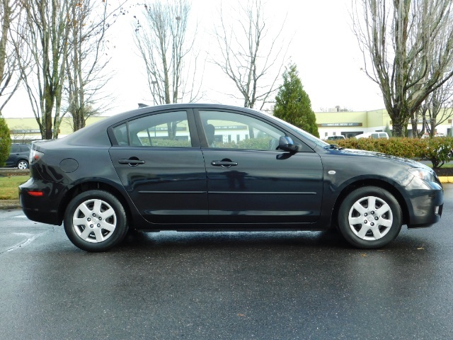 2009 Mazda Mazda3 i Sport / Sedan / 5-SPEED MANUAL / LOW MILES - Photo 4 - Portland, OR 97217