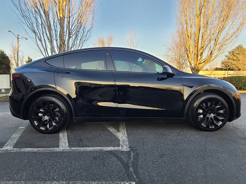 2022 Tesla Model Y Long Range / FULL SELF DRIVING / ALL WHEEL DRIVE  / DUAL MOTORS / PANORAMIC GLASS ROOF / TOP SHAPE ! - Photo 4 - Portland, OR 97217