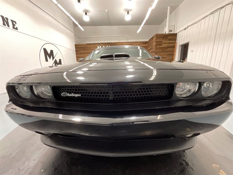 2014 Dodge Challenger R/T Shaker Package Coupe / 5.7L V8 HEMI / 6-SPEED  / ONLY 62,000 MILES - Photo 23 - Gladstone, OR 97027