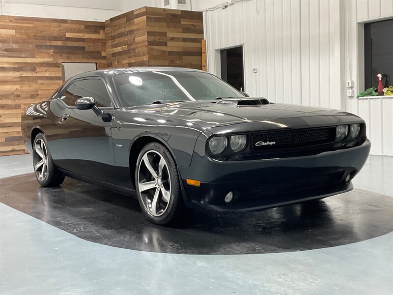 2014 Dodge Challenger R/T Shaker Package Coupe / 5.7L V8 HEMI / 6-SPEED  / ONLY 62,000 MILES - Photo 2 - Gladstone, OR 97027