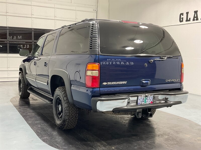 2002 Chevrolet Suburban 2500 LT 4X4 / 8.1L V8 / Leather / LOCAL / Sunroof  / ZERO RUST / 3RD ROW SEAT - Photo 8 - Gladstone, OR 97027