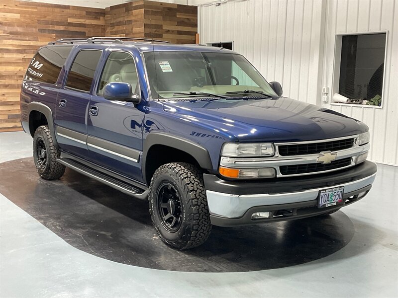 2002 Chevrolet Suburban 2500 LT 4X4 / 8.1L V8 / Leather / LOCAL / Sunroof  / ZERO RUST / 3RD ROW SEAT - Photo 2 - Gladstone, OR 97027