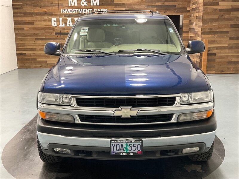 2002 Chevrolet Suburban 2500 LT 4X4 / 8.1L V8 / Leather / LOCAL / Sunroof  / ZERO RUST / 3RD ROW SEAT - Photo 5 - Gladstone, OR 97027