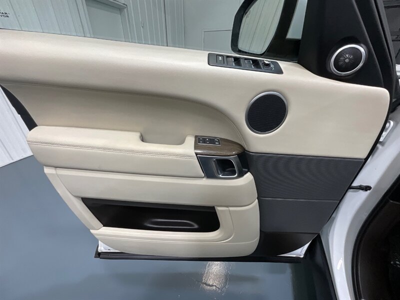 2016 Land Rover Range Rover Sport HSE Sport Utility AWD / V6 Supercharged 3.0L / Panoramic Sunroof / Blind Spot Alert / Heated Leather Seats / Upgraded Black Wheels - Photo 31 - Gladstone, OR 97027