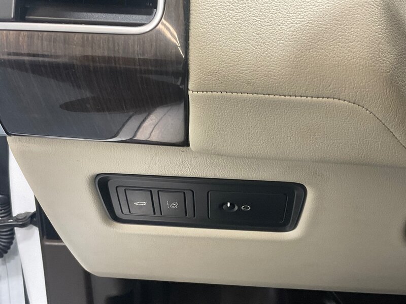 2016 Land Rover Range Rover Sport HSE Sport Utility AWD / V6 Supercharged 3.0L / Panoramic Sunroof / Blind Spot Alert / Heated Leather Seats / Upgraded Black Wheels - Photo 19 - Gladstone, OR 97027