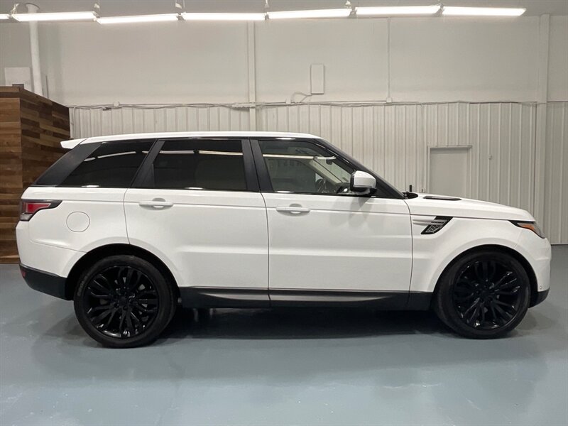 2016 Land Rover Range Rover Sport HSE Sport Utility AWD / V6 Supercharged 3.0L / Panoramic Sunroof / Blind Spot Alert / Heated Leather Seats / Upgraded Black Wheels - Photo 4 - Gladstone, OR 97027