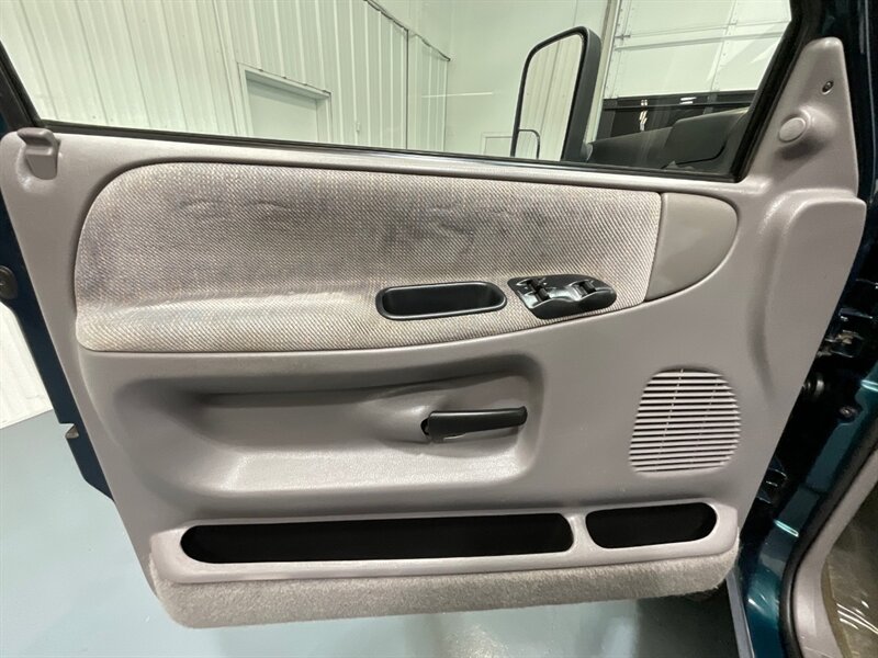 1994 Dodge Ram 2500 Laramie SLT Regular Cab 4X4 /5.2L V8/ 51,000 MILES  / ZERO RUST / LONG BED / BRAND NEW TIRES - Photo 32 - Gladstone, OR 97027