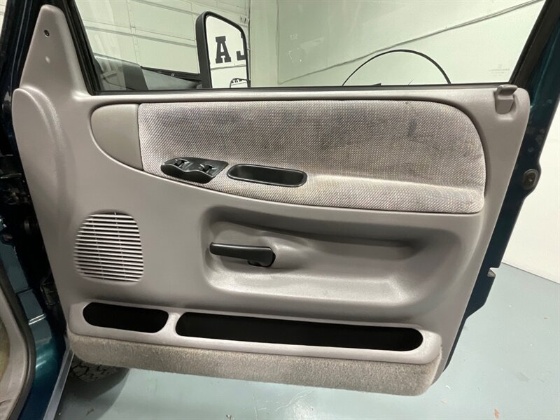 1994 Dodge Ram 2500 Laramie SLT Regular Cab 4X4 /5.2L V8/ 51,000 MILES  / ZERO RUST / LONG BED / BRAND NEW TIRES - Photo 33 - Gladstone, OR 97027
