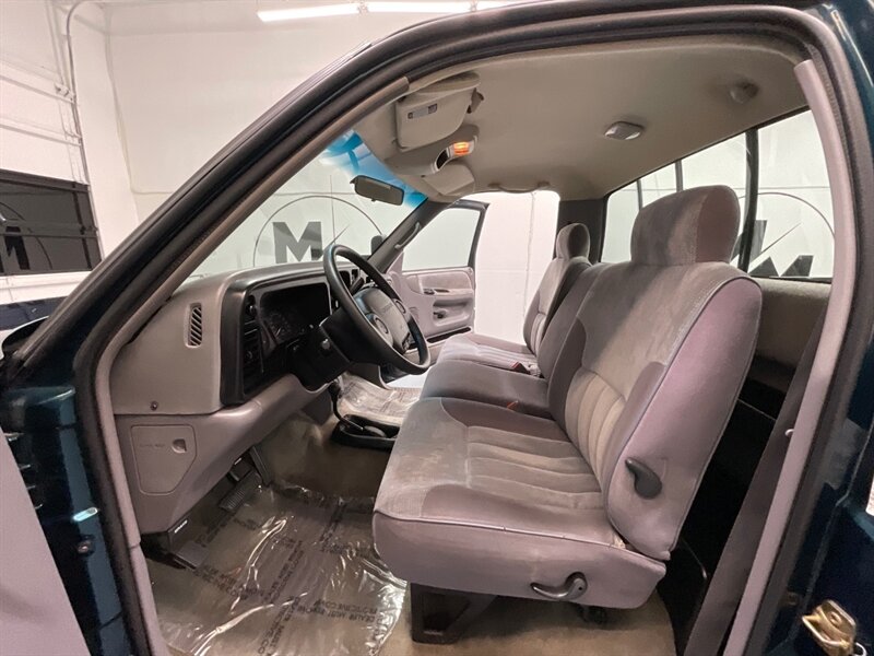1994 Dodge Ram 2500 Laramie SLT Regular Cab 4X4 /5.2L V8/ 51,000 MILES  / ZERO RUST / LONG BED / BRAND NEW TIRES - Photo 12 - Gladstone, OR 97027