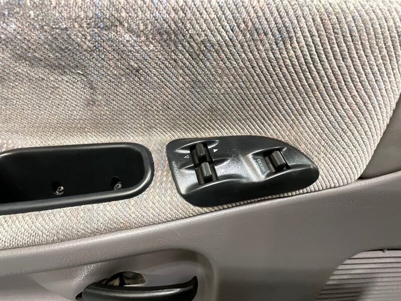 1994 Dodge Ram 2500 Laramie SLT Regular Cab 4X4 /5.2L V8/ 51,000 MILES  / ZERO RUST / LONG BED / BRAND NEW TIRES - Photo 19 - Gladstone, OR 97027