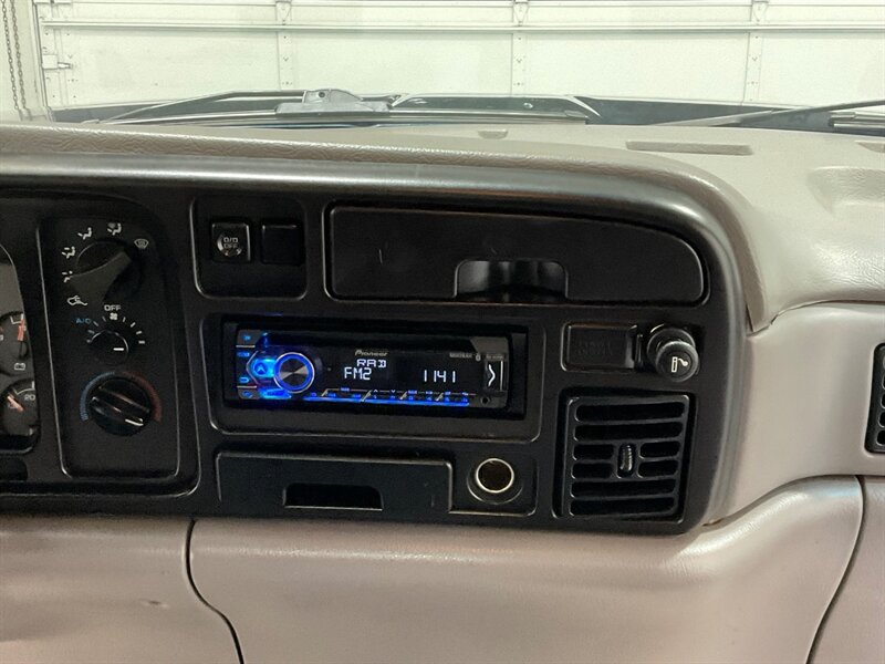 1994 Dodge Ram 2500 Laramie SLT Regular Cab 4X4 /5.2L V8/ 51,000 MILES  / ZERO RUST / LONG BED / BRAND NEW TIRES - Photo 16 - Gladstone, OR 97027