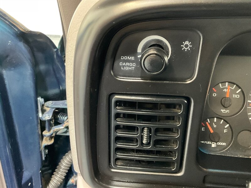 1994 Dodge Ram 2500 Laramie SLT Regular Cab 4X4 /5.2L V8/ 51,000 MILES  / ZERO RUST / LONG BED / BRAND NEW TIRES - Photo 38 - Gladstone, OR 97027