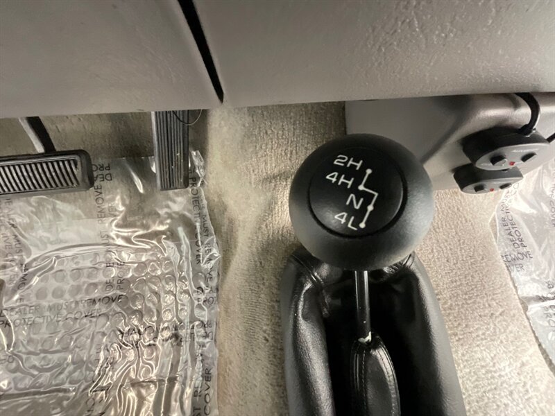 1994 Dodge Ram 2500 Laramie SLT Regular Cab 4X4 /5.2L V8/ 51,000 MILES  / ZERO RUST / LONG BED / BRAND NEW TIRES - Photo 18 - Gladstone, OR 97027