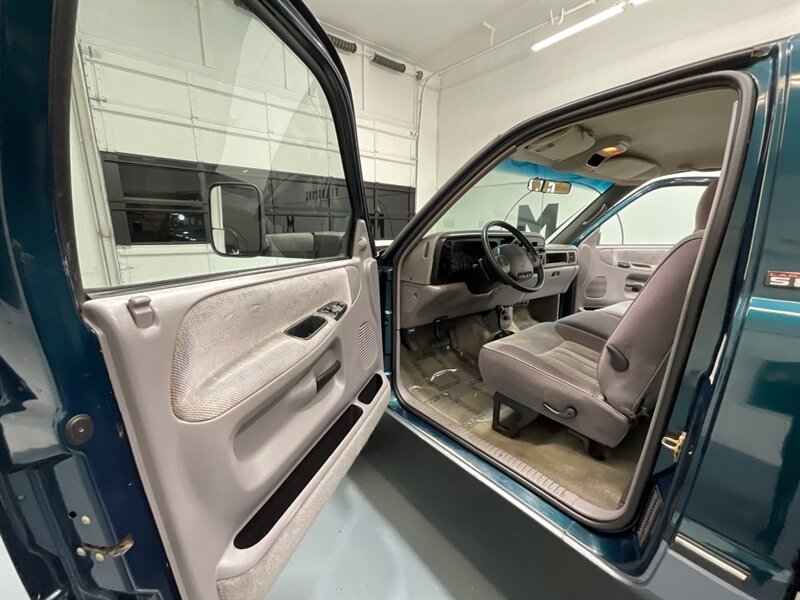 1994 Dodge Ram 2500 Laramie SLT Regular Cab 4X4 /5.2L V8/ 51,000 MILES  / ZERO RUST / LONG BED / BRAND NEW TIRES - Photo 31 - Gladstone, OR 97027