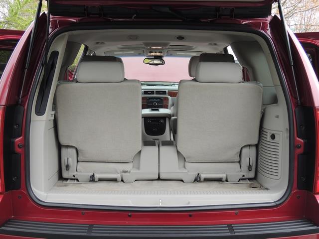 2007 Chevrolet Tahoe LTZ / 4WD / Leather / Captain Chairs / Excel Cond