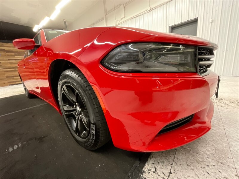 2017 Dodge Charger SE Sedan / V6 / 8-Speed Transmission /Remote Start  / LOCAL OREGON CAR / 48K Miles - Photo 9 - Gladstone, OR 97027